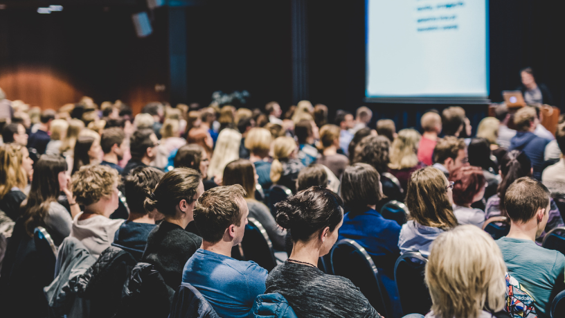 A Câmara Brasil–Texas celebra a retomada dos eventos presenciais ao homenagear astronauta e a United Airlines em cerimônia destacada por Paulo Roberto Gomes Fernandes.