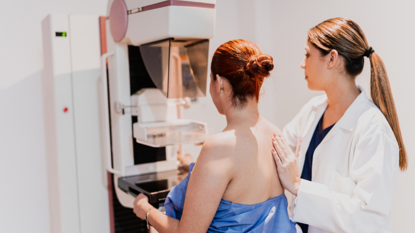 Entender quando iniciar a mamografia ajuda na prevenção e no diagnóstico precoce, conforme explica Vinicius Tadeu Sattin Rodrigues.